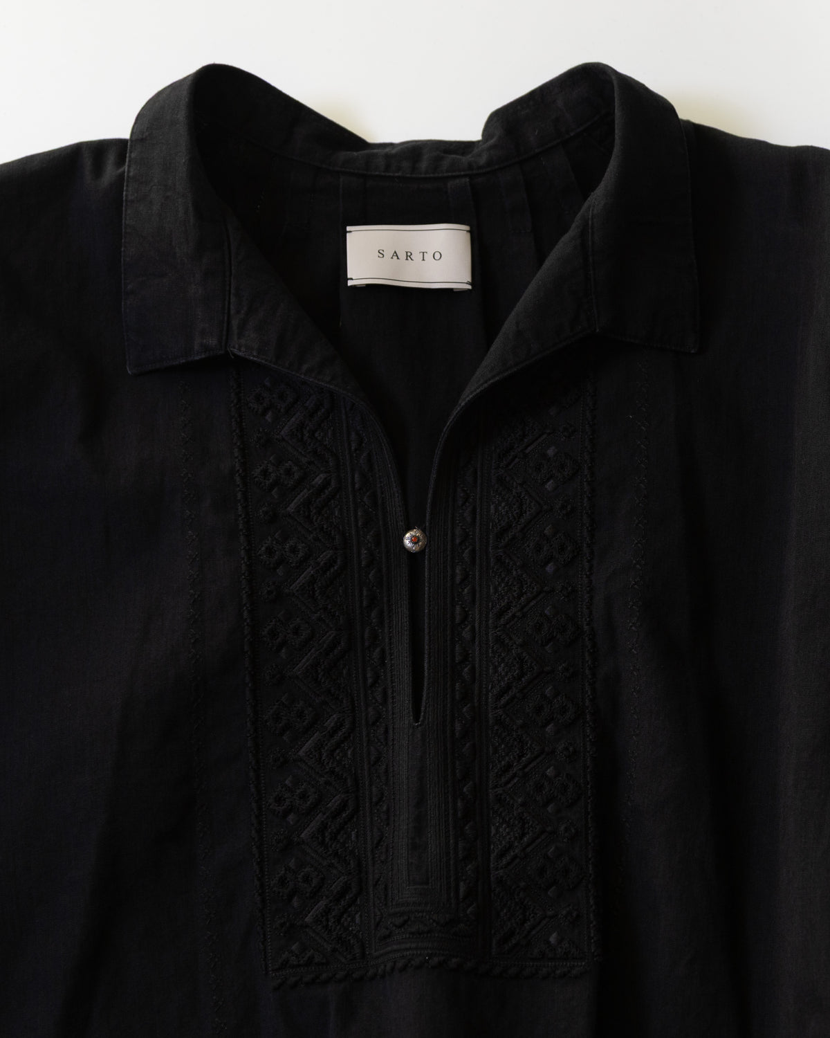 COTTON CHAMBRAY EMBROIDERY SKIPPER SHIRT - BLACK