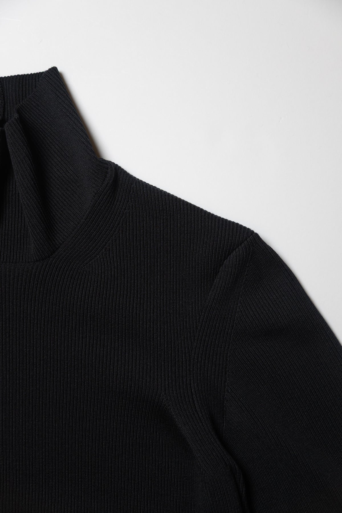 FCR HIGH NECK KNIT - BLACK