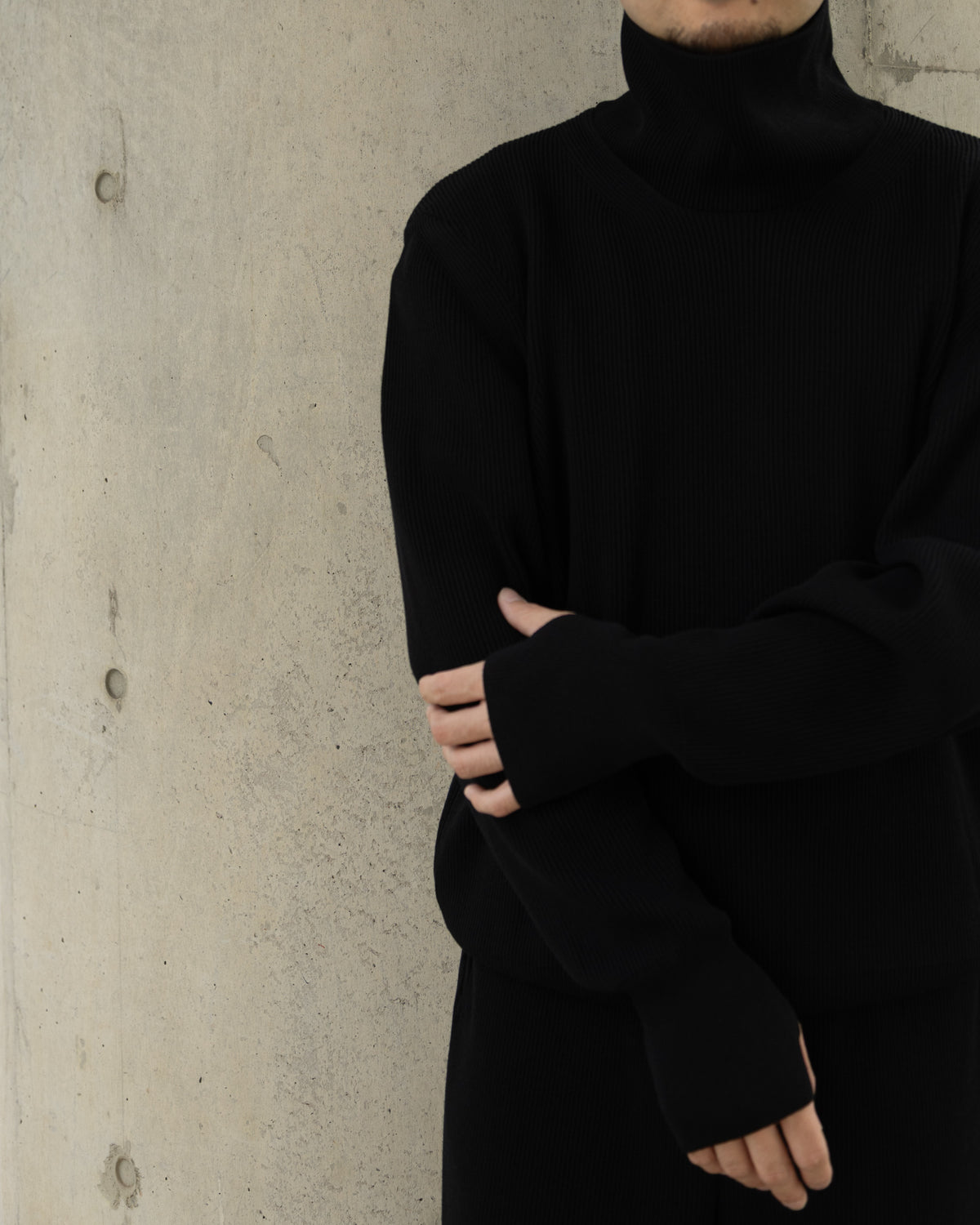 FCR HIGH NECK KNIT - BLACK