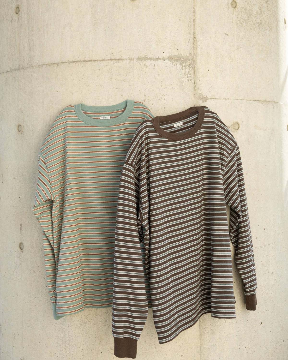BORDER LONG SLEEVE TOP - STONE BROWN×GREEN